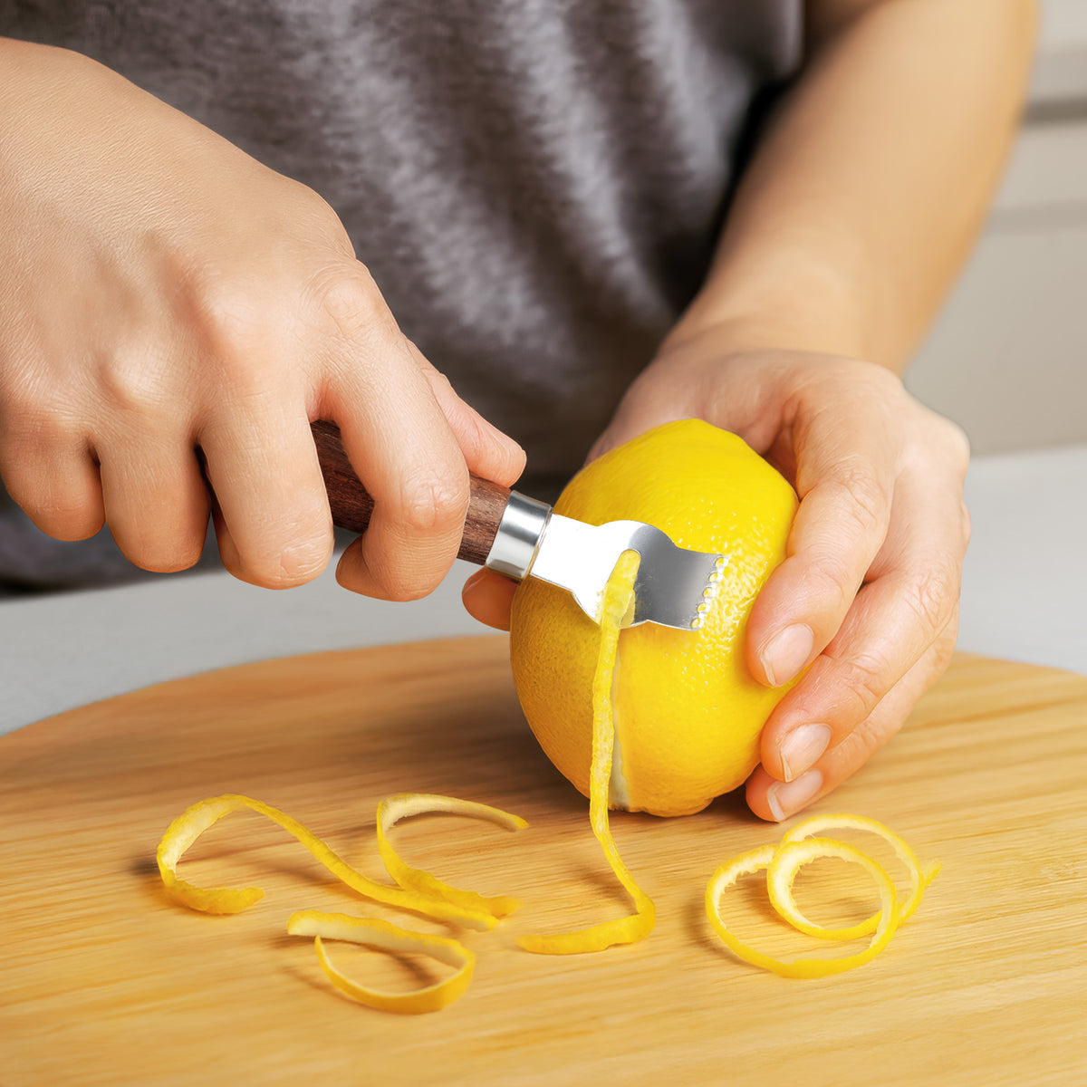 2-in-1 Citrus Zester & Peeler